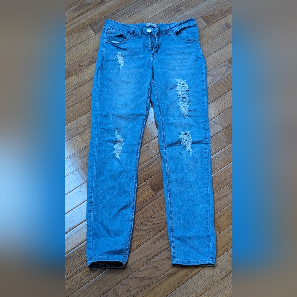Relaxed fit distressed jeans